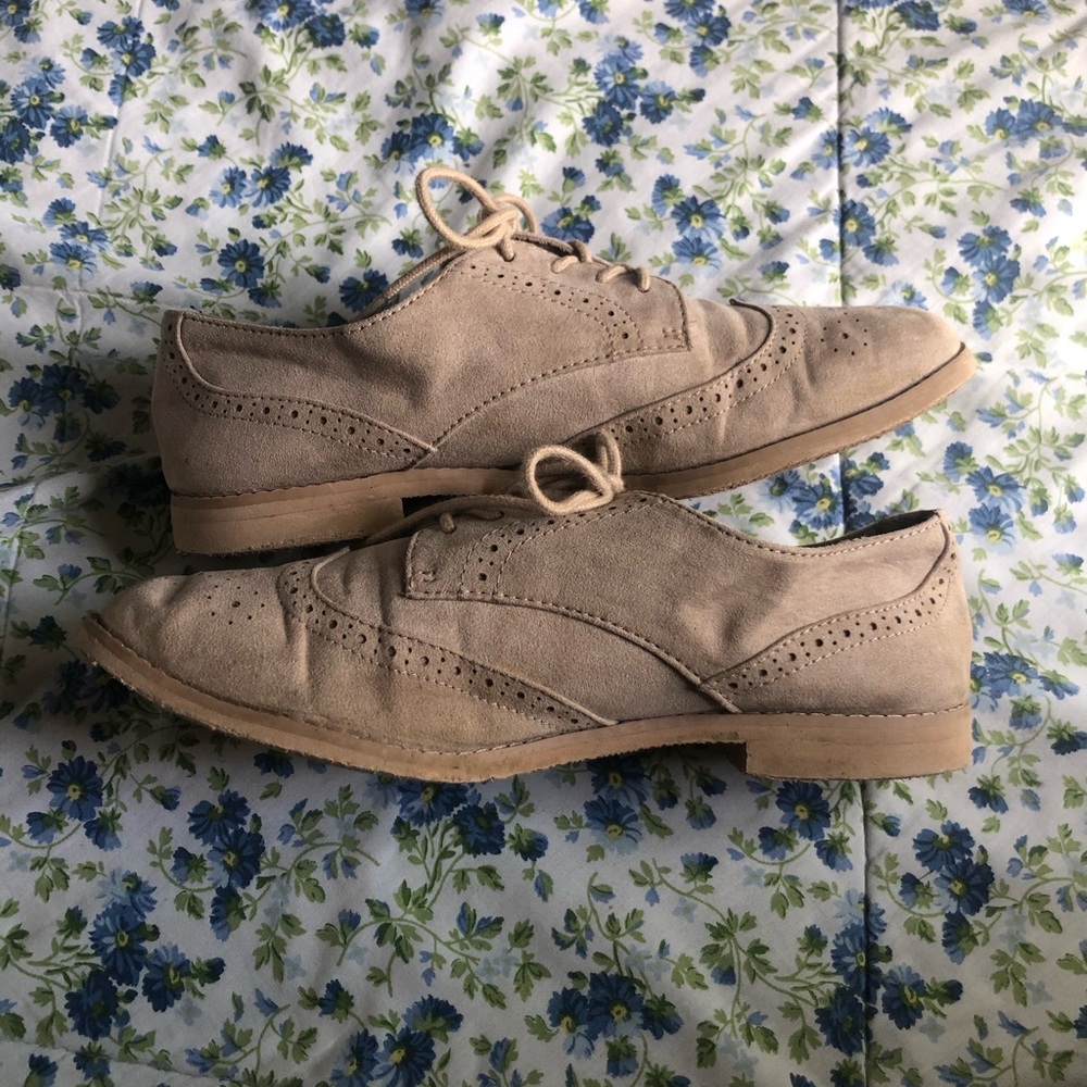 Oxford Style Shoes - Picture 2 of 3